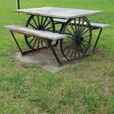 Wagon Wheel And Slate Picnic Table In 2020 Diy Outdoor Furniture Wheel Decor Wagon Wheel Decor
