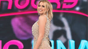 Αφού τελείωσε το λύκειο πέρασε στο πανεπιστήμιο και συγκεκριμένα στη φιλοσοφική σχολή αθηνών. Kwnstantina Spyropoyloy To Megalo Eyxaristw Gia To My Style Rocks