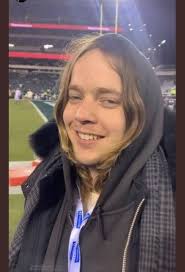 Did anybody know that Billy Strings lived in Morehead KY for a while. He  has only one KY show next month.