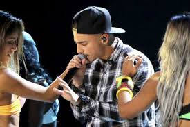 Me tiene enamorado ese culote con ese pelo rubio. Bbc La Oleada De Criticas Al Cantante Colombiano Maluma Por Su Denigrante Videoclip Cuatro Babys La Tercera