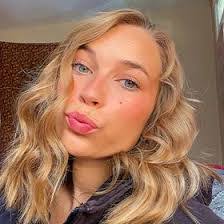 Chloe Mutchler's Instagram, Twitter & Facebook