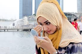 Hal ini lah yang mebuat hampir semua wanita di dunia ini selalu mempercantik dirinya dalam hal bagian wajah yaitu dengan cara memakai makeup. Mengenal Lebih Dalam Produk Wardah Melalui Wardah Kosmetik Katalog