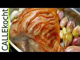 Saftige Putenkeule Zubereiten Und Im Backofen Schmoren Rezept Und Video Youtube Putenkeule Rezepte Putenoberkeule Rezept Omas Rezepte