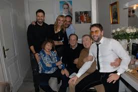 Τι συμπεραίνει ο κοινός νους; Synanthsh Koryfhs Sto Baraonda Music Hall Opoy O Anepanalhptos Tolhs Boskopoylos Synexizei Gpop Gr