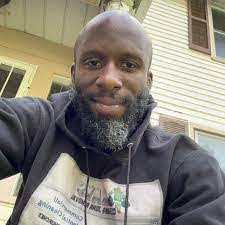 Laura Grays's Instagram, Twitter & Facebook