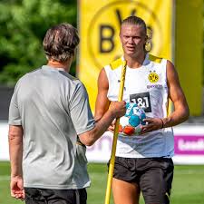 Damit haben andere muskeln mehr energie zur verfügung. Bvb Borussia Dortmunds Neues Spielsystem Erling Haaland Schiebt Sonderschichten Bvb 09