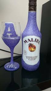 Personalised College Style Glitter Malibu Gift Set Available From Www Dazzlingcrafty Uk 25 00 Diy Wine Glass Decorated Wine Glasses Glitter Wine