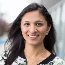 Lisa Dana's Instagram, Twitter & Facebook