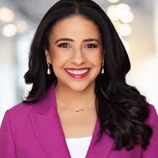 Lindsey Hess (@LindseyOnTV)