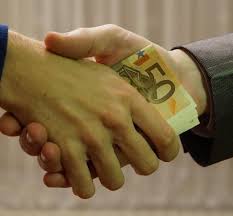 Cât costă asigurarea de sănătate pe o lună? Unde Èi Cat Se DÄ ÈpagÄ In Spitalele Din Romania De La 300 De Lei Pentru A Fi BÄgat In SeamÄ La Baia Mare La 10 000 De Lei Pentru O OperaÈie La