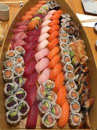 I Ate A Small Sushi Boat Imgur Pretty Food Food Goals Food Lover