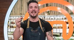Cocinero en continuo aprendizaje, nómada, amante del abstracto y disfrutón. Carlos Maldonado El Ganador De Masterchef Que Ha Conseguido Su Primera Estrella Michelin Ecoteuve Es