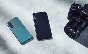 Sony Xperia 1 III has a telephoto lens ...
