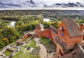 Wikinger reisen wikinger reisen gmbh kölner straße 20 wir finden in dieser lieblichen landschaft mit seen, inseln und bewaldeten hügeln eine große. Grosse Rundreise Durch Polen Litauen Lettland Estland