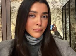 Peroni's 1st Christmas 🥹🤍 @davidmcneillondon obsessed with my hair ✨