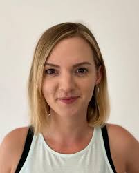 Vorstellung der neuen Matten-Trainer Großartige Neuigkeiten! Wir freuen  uns, unsere neuen Matten-Trainer im Pilates Studio Berlin begrüßen zu  dürfen! Kommt vorbei, lernt sie kennen und erlebt ihren einzigartigen  Unterrichtsstil. Egal, ob Anfänger