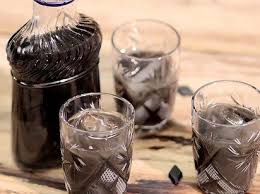 4 Sussigkeiten Die Du Unfassbar Schnell In Schnaps Verwandeln Kannst Schnaps Lakritz Schnaps Rezepte