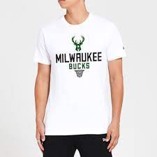 Vind fantastische aanbiedingen voor milwaukee bucks shirt. Milwaukee Bucks Basket White T Shirt New Era Cap