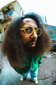 With new comedy special, Reggie Watts' lack of preparation lands right