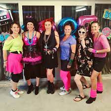 Inspirationen für eine 90er party was war angesagt? 80er Jahre Outfit Selber Machen Funky Kostum Ideen Maskerix De 80er Jahre Kostum 80er Partyoutfit Party Kostume