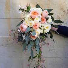 It also comes in two shades of white and mauve. Choosing Wedding Flowers Faqs