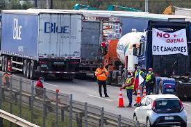 Los conductores se ubicaron en distintas carreteras del país asegurando que lamentablemente nos vimos forzados a hacer esto.¿chileno en el extranjero? Paro De Camioneros El Atropello Y Muerte De Un Conductor Que Complejiza La Movilizacion La Tercera