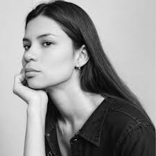 Durante los últimos meses, he estado sumergida en libros y rodeada de  compañeros que podrían ser de la generación de mis hijos. Aunque he estado  menos activa en redes sociales (mi principal