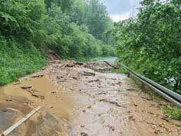 Schalten sie die automatische ortung ein um aktuelle unwetterinformationen und wetterdaten für ihren derzeitigen aufenthaltsort anzuzeigen. Unwetter In Der Frankischen Erdrutsch Und Uberflutungen Gossweinstein Gossweinstein Nordbayern