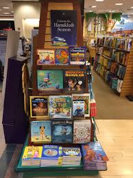 Barnes & noble, montrose crossing, 12089 rockville pike, rockville, maryland locations and need to know what time barnes & noble in rockville opens or closes, or whether it's open 24 hours. B N Rockville On Twitter Barnes Noble Makes Hanukkah Fun For All Ages Bnjunior Kidsclub