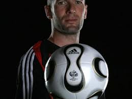 Bazı turnuvalarda toplar birbirini taklit etse de son yıllardaki büyük değişim ve yaratıcılık dikkat çekiyor. Dunya Kupasi Toplari Arsivi 2006 Adidas Teamgeist Barcin Sportmen Blog