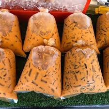 Terkait hal tersebut, di antara air putih, teh manis, dan air kelapa, mana yang paling ketika anda mengonsumsi teh manis setelah memakan daging atau sayuran hijau yang. Teh Ais Cincau