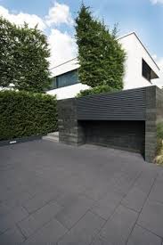 Boulevard Bringt Die Weite Der Welt In Ihre Ganz Eigene Welt Hochwertige Geschliffene Oberflachen Mit Dezentem Gartengestaltung Einfahrt Gestalten Hauszugang