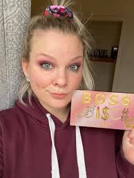 Stopped by Fltr for a Spanish Latte ,bumped into my photographer friend  @studiohassaan1 , and boom 5 seconds photoshoot! Court halaat intact,but  thanks to my glasses for hiding those sleepy eyes. Pro-level