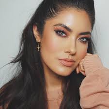 Melissa Alatorre (@AlatorreTweets)