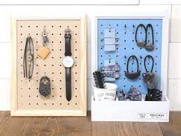 セリアの有孔ボードをボンドではるだけ シックなアクセサリー収納スタンド アクセサリー 収納 インテリア 収納 アクセサリー 収納 diy