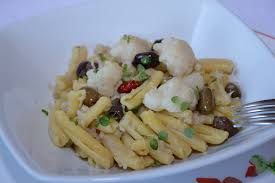 Pasta al cavolfiore e acciughe. Pasta Cavolfiore Acciughe Capperi E Olive Pasticciando Con Carla