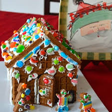 These gingerbread house tips will turn your project from ordinary to a work of art. Toddler Activities Gingerbread House