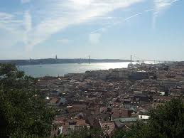 Der turm liegt im gleichnamigen stadtteil an der mündung des flusses tejo und wurde ins weltkulturerbe der unesco aufgenommen. Lissabon Die Top 10 Sehenswurdigkeiten 365reiseziele De