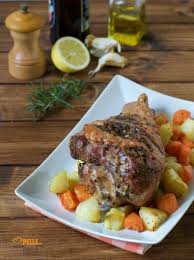 Basta poco per fare una coscia di tacchino o un pollo arrosto saporito. Cosciotto Di Tacchino Al Forno Alla Birra Pelle Di Pollo Ricetta Ricette Idee Alimentari Cena Sana