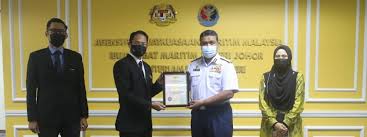 Kerajaan negeri johor logo logo icon download svg. Kunjungan Hormat Pengarah Keselamatan Kerajaan Negeri Johor Dan Penyampaian Sijil Anugerah Khas Keselamatan Perlindungan Kepada Maritim Negeri Johor