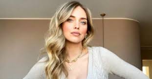 It influences minds of thousands of users while promoting a product or service to the masses. Chiara Ferragni Publishes A Photo On Instagram And Ends Up In The Crosshairs Of The Haters Here S What The Image Of So Weird Had And The Influencer S Response Ruetir