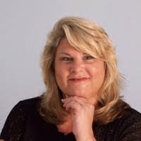 Janet Henze's Instagram, Twitter & Facebook