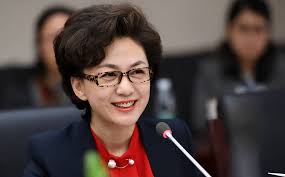 CCTV host Hai Xia finally admitted that she and Kang Hui are not only  colleagues, but they also have this kind of relationship!