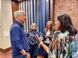 Deposit products and related services are offered by jpmorgan chase bank, n.a. Jpmorgan Chase Ceo Visits Local Branch Workers Discusses Economy Business Aspendailynews Com