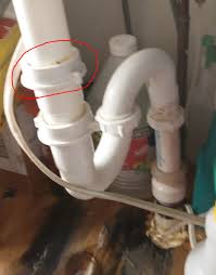 kitchen sink drain pipe leaks when