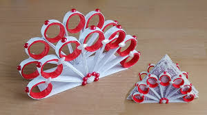 Keçeden kolay kapı süsü yapımı | diy door decoration. Kagittan Harika Bir Kapi Susu Yapimi Paper Door Wreath Ideas Diy Wall Hanging Youtube