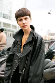 In the last couple of years we've seen a huge resurgence in vintage barbering styles and classy undercuts. 20 Super Flattering Short Hairstyles For Long Faces All Things Hair Us