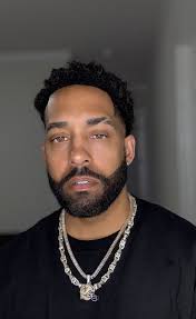 What city it look like I'm from??🤔🤔 Let's see who gets it right…😁