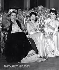 الملكة الأم نازلي إمبراطورة إيران فوزية فؤاد و ملكة مصر الملكة فريدة في إحدى المناسبات Arab Celebrities Royal Brides Egyptian Beauty