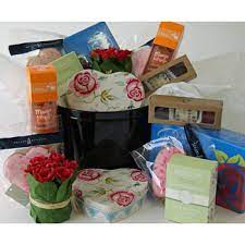 Quick and easy use the florist's choice in your preferred price. Auckland Florist Sends Gift Baskets Boxes And Hampers For Her Flowers Auckland East Tamaki